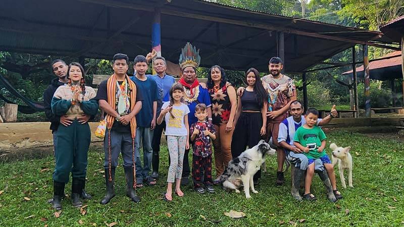 personas despues de la ceremonia de la ayahuasca en Colombia putumayo