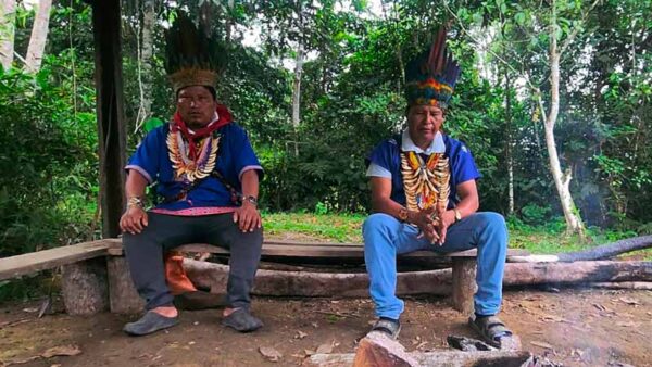 hermanos taitas en la ceremonia del yagé